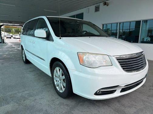 Bright White Clearcoat 2016 Chrysler Town & Country Touring