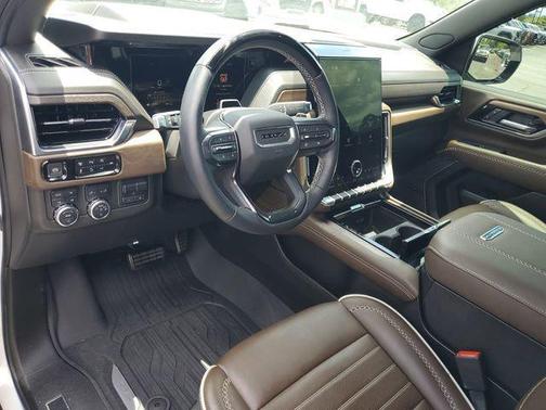 White Frost Tricoat 2025 GMC Yukon XL Denali Ultimate