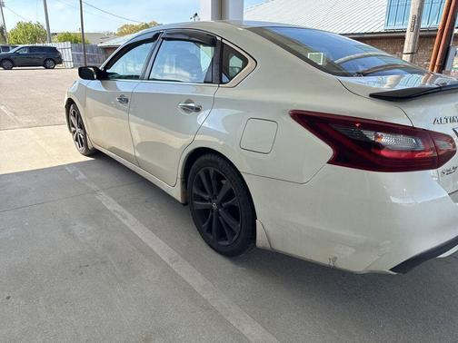 Pearl White 2017 Nissan Altima 2.5 SR