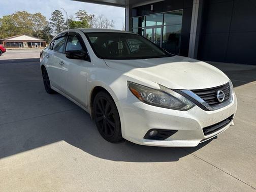Pearl White 2017 Nissan Altima 2.5 SR