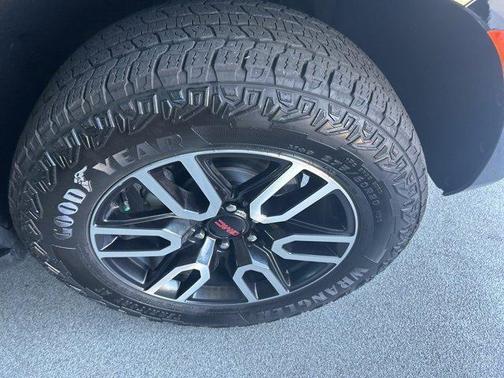 2024 GMC Yukon XL 4WD AT4