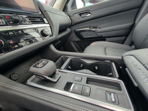 White 2026 Nissan Pathfinder Platinum
