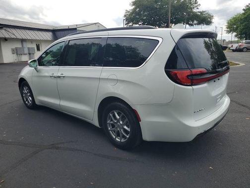 Bright White Clearcoat 2021 Chrysler Pacifica Touring