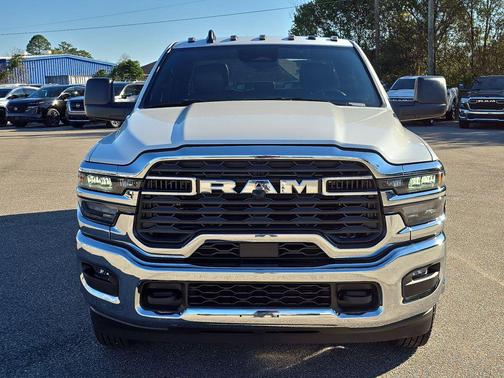 2025 RAM 3500 Tradesman Crew Cab 4x4 8' Box