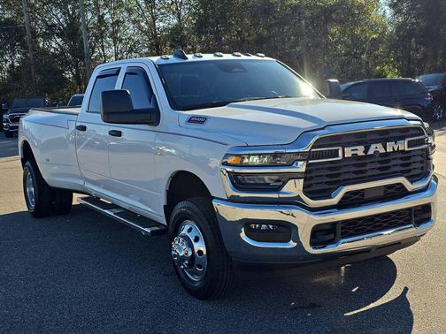 2025 RAM 3500 Tradesman Crew Cab 4x4 8' Box
