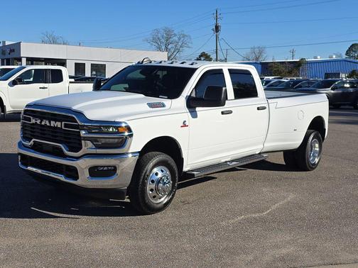 2025 RAM 3500 Tradesman Crew Cab 4x4 8' Box