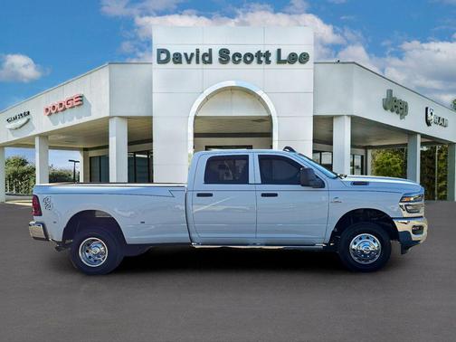 2025 RAM 3500 Tradesman Crew Cab 4x4 8' Box