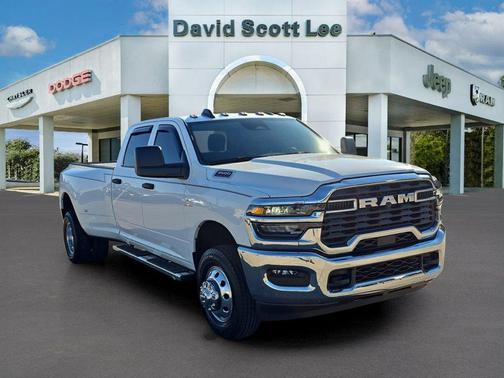 2025 RAM 3500 Tradesman Crew Cab 4x4 8' Box