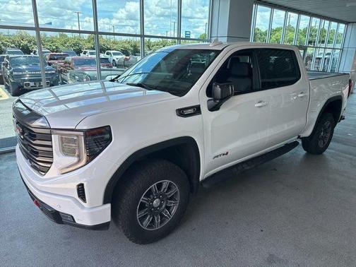 Summit White 2024 GMC Sierra 1500 AT4
