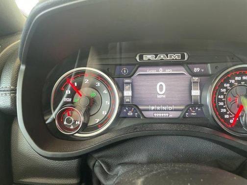 Diamond Black Crystal Pearlcoat 2019 RAM 1500 Laramie