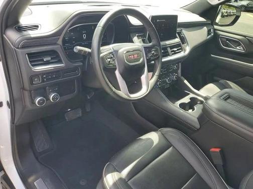 White 2023 GMC Yukon SLT