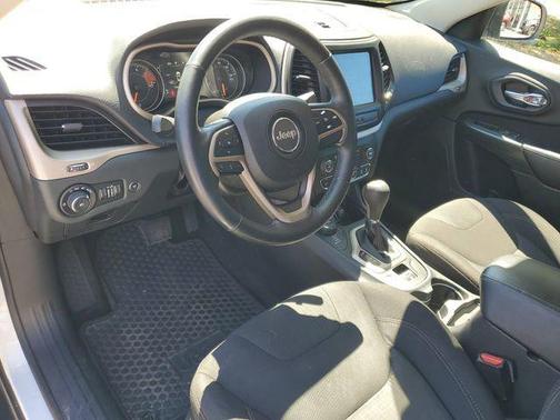 Bright White Clearcoat 2016 Jeep Cherokee Latitude