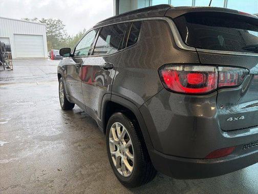 2023 Jeep Compass Latitude Lux