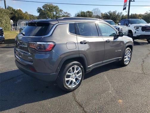 2023 Jeep Compass Latitude Lux