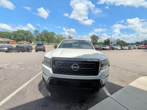 Glacier White 2023 Nissan Frontier SV