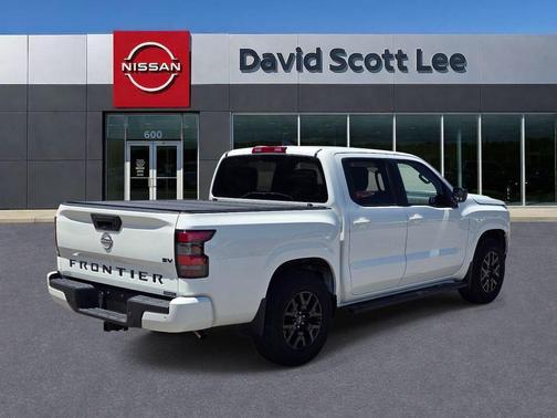 Glacier White 2023 Nissan Frontier SV