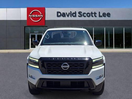 Glacier White 2023 Nissan Frontier SV