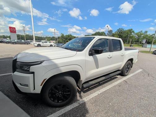 Glacier White 2023 Nissan Frontier SV