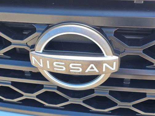 Glacier White 2023 Nissan Frontier SV
