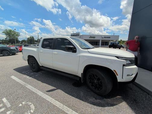Glacier White 2023 Nissan Frontier SV