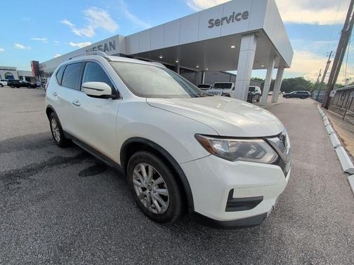 White 2019 Nissan Rogue SV