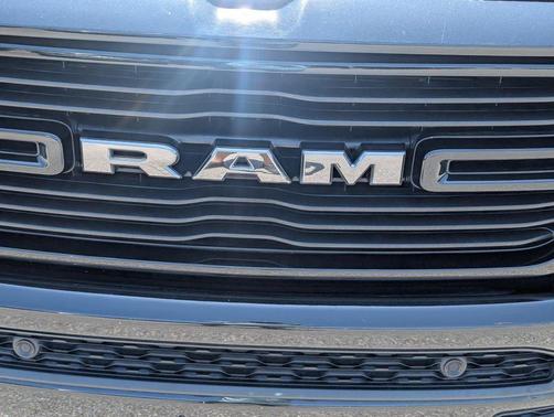 Diamond Black Crystal Pearlcoat 2021 RAM 1500 Big Horn/Lone Star