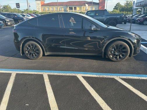 2022 Tesla Model Y Long Range Dual Motor All-Wheel Drive