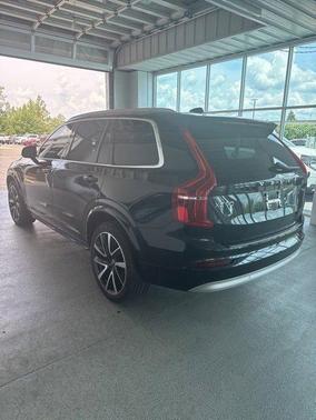 2022 Volvo XC90 T6 Momentum