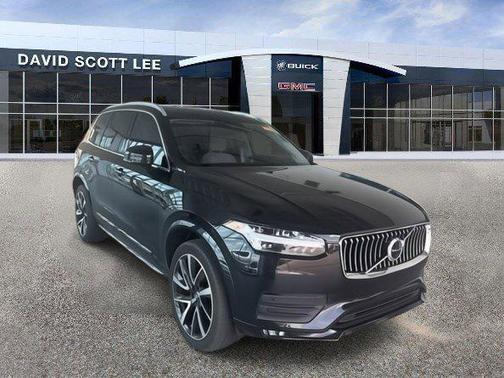 2022 Volvo XC90 T6 Momentum
