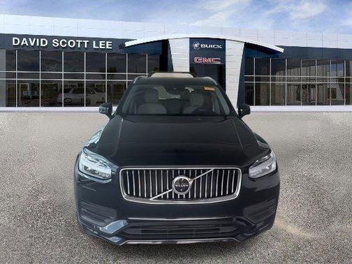 2022 Volvo XC90 T6 Momentum