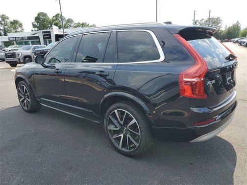 2022 Volvo XC90 T6 Momentum