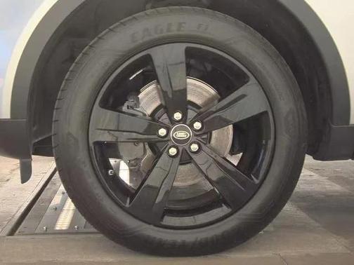 Indus Silver Metallic 2016 Land Rover Discovery Sport SE