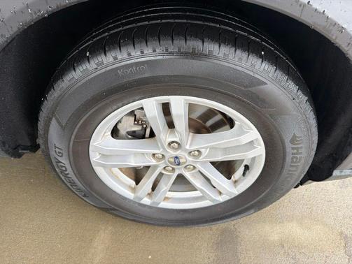 Carbonized Gray Metallic 2024 Ford Explorer XLT