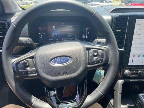 Hot Pepper Red Metallic Tinted Clearcoat 2024 Ford Ranger XLT
