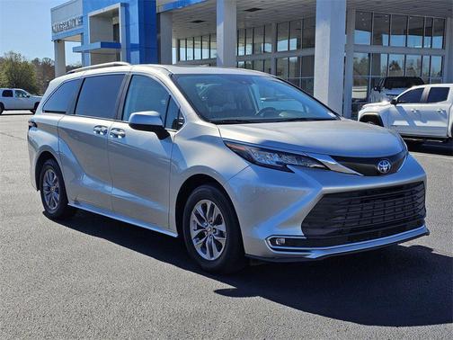 2022 Toyota Sienna XLE
