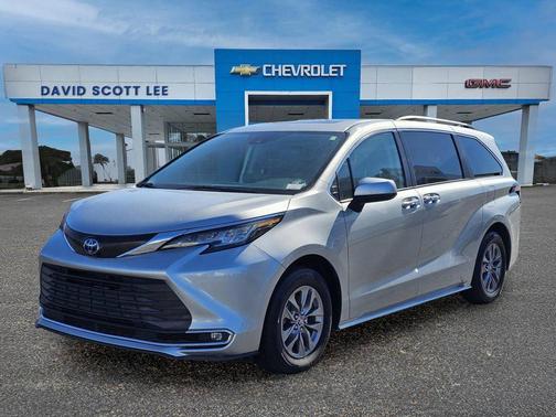 2022 Toyota Sienna XLE