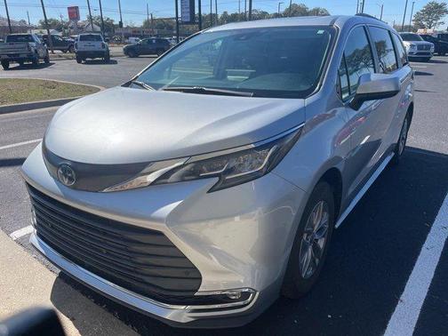 2022 Toyota Sienna XLE