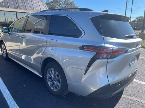 2022 Toyota Sienna XLE