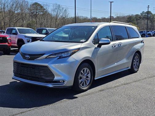 2022 Toyota Sienna XLE