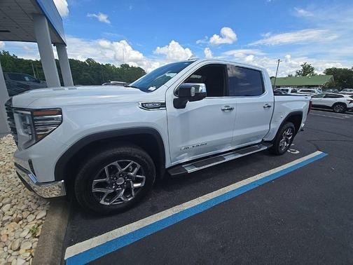 Glacier White Tricoat 2026 GMC Sierra 1500 SLT