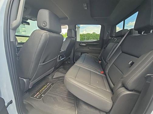 Glacier White Tricoat 2026 GMC Sierra 1500 SLT