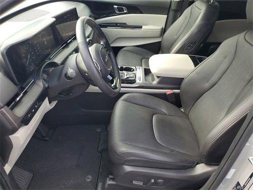 2023 Kia Carnival SX
