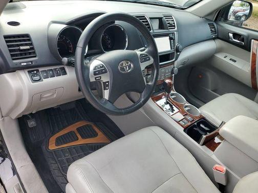 Black 2013 Toyota Highlander Limited