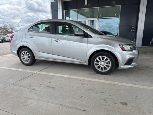 2020 Chevrolet Sonic FWD Sedan LT