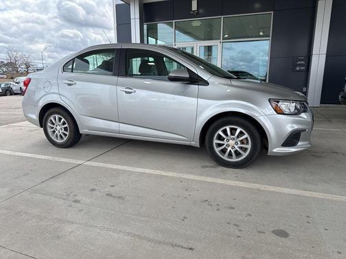 2020 Chevrolet Sonic FWD Sedan LT