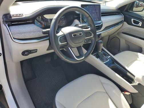 Bright White Clearcoat 2022 Jeep Compass Latitude