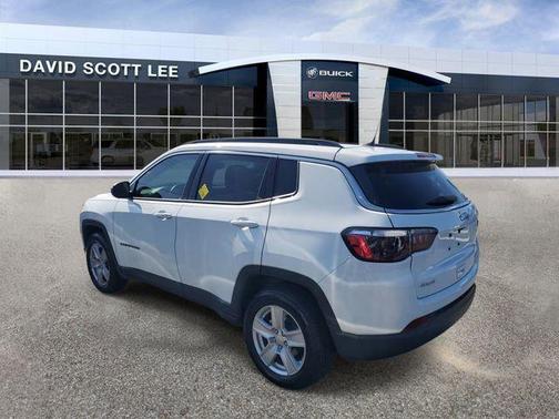 Bright White Clearcoat 2022 Jeep Compass Latitude