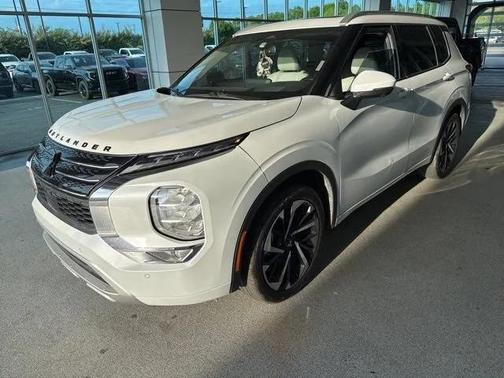 White Diamond 2023 Mitsubishi Outlander SEL 2.5 2WD