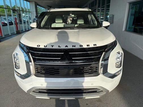 White Diamond 2023 Mitsubishi Outlander SEL 2.5 2WD