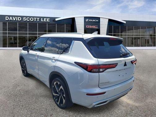 White Diamond 2023 Mitsubishi Outlander SEL